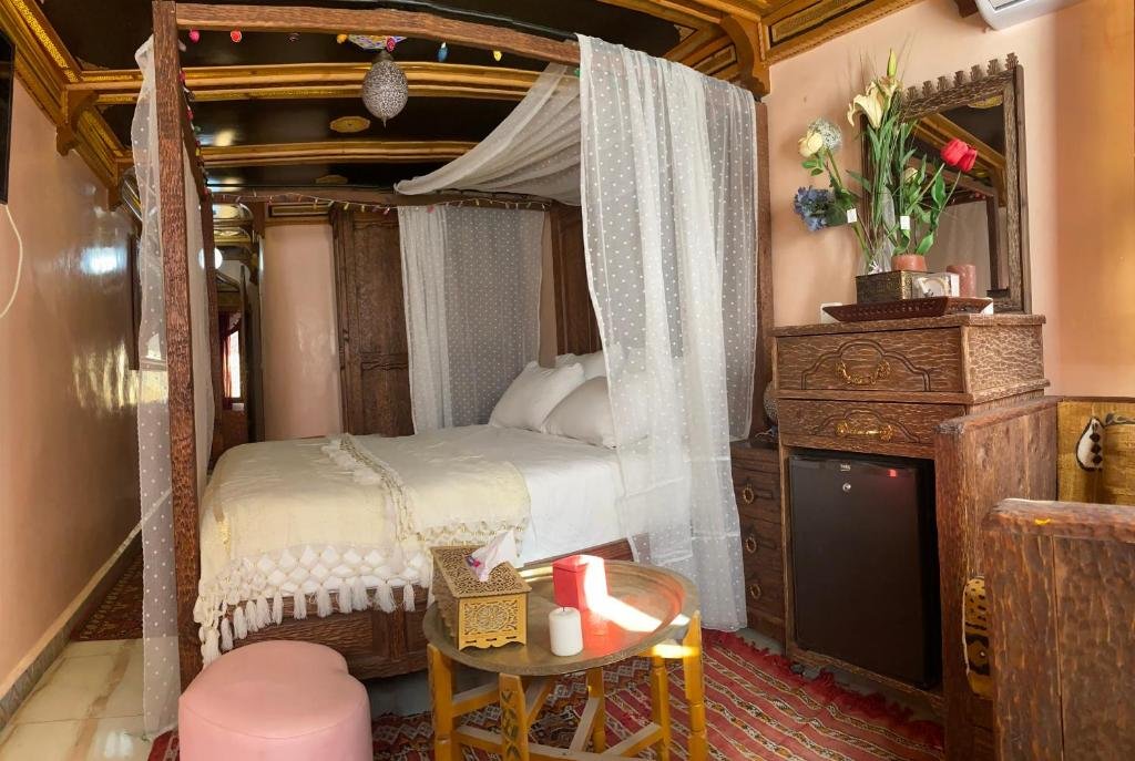 Riad Azurite bed